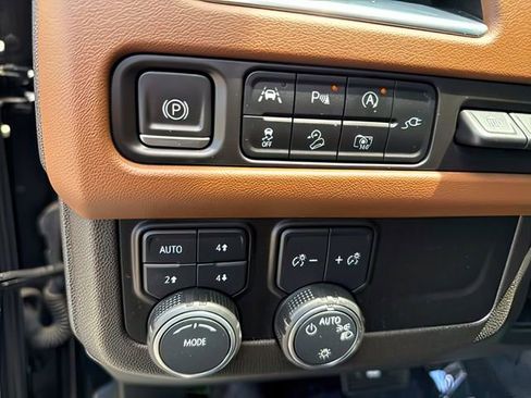 Used 2022 Chevrolet Tahoe High Country AWD/4WD image 19