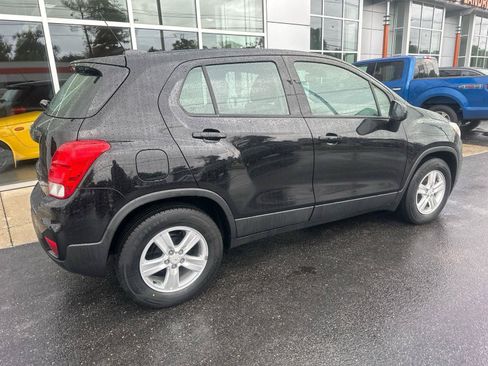 Used 2020 Chevrolet Trax LS FWD image 2