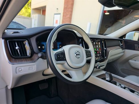 Used 2022 Volvo XC60 B5 Momentum AWD/4WD image 17