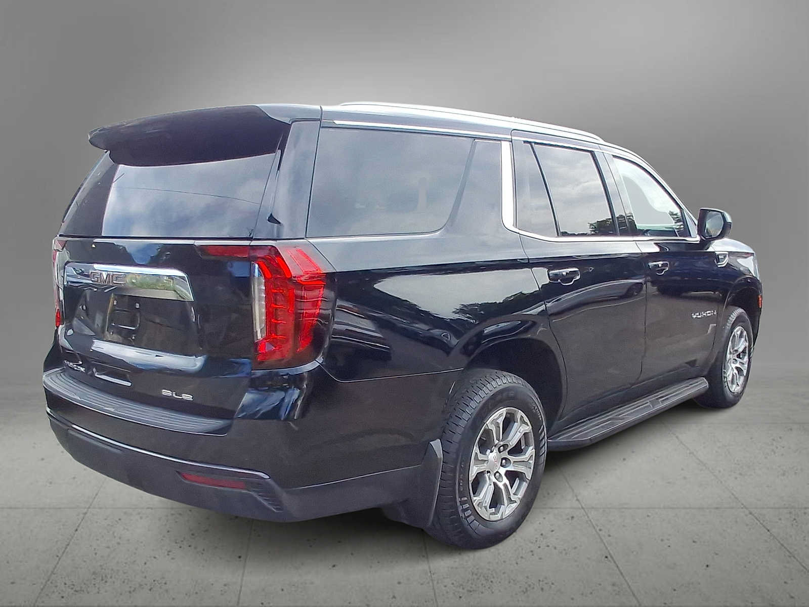 Used 2022 GMC Yukon SLE w/ Gmc Pro Safety Plus Package AWD/4WD image 8