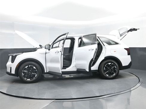 Used 2025 Kia Sorento S w/ Panoramic Sunroof Package image 24