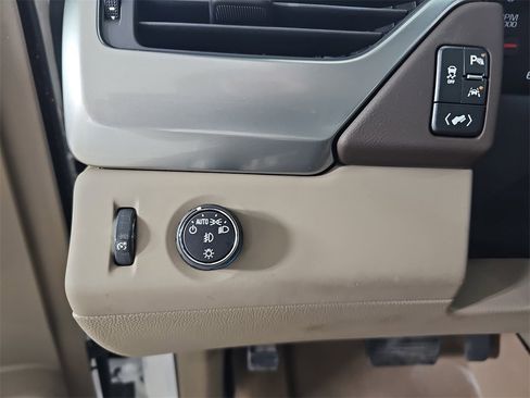 Certified 2017 Chevrolet Suburban Premier image 32