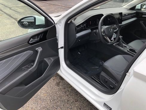Used 2025 Volkswagen Jetta SEL image 11