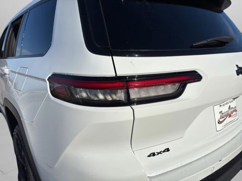 Used 2024 Jeep Grand Cherokee L Laredo image 29