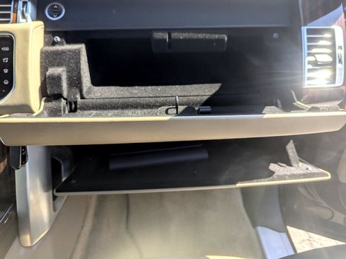 Used 2016 Land Rover Range Rover HSE image 31