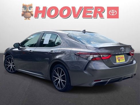 Used 2023 Toyota Camry SE image 5