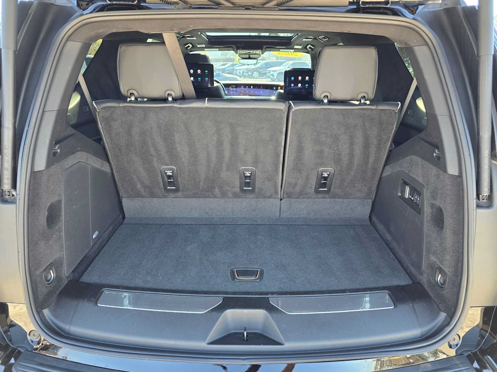 Used 2025 Cadillac Escalade V AWD/4WD image 16
