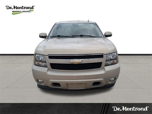 Used 2011 Chevrolet Suburban LT w/ Luxury Package image 2