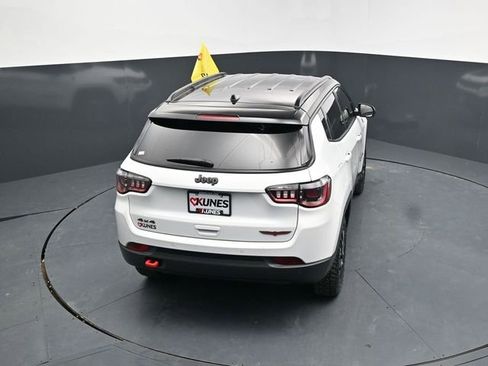 Used 2025 Jeep Compass Trailhawk AWD/4WD image 45