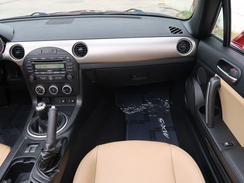 Used 2010 MAZDA MX-5 Miata Grand Touring w/ Premium Pkg RWD image 15