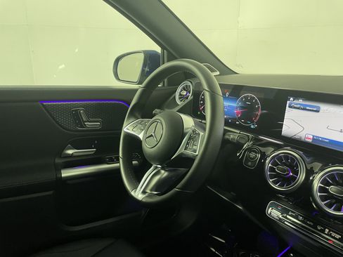 Used 2025 Mercedes-Benz GLA 250 image 10