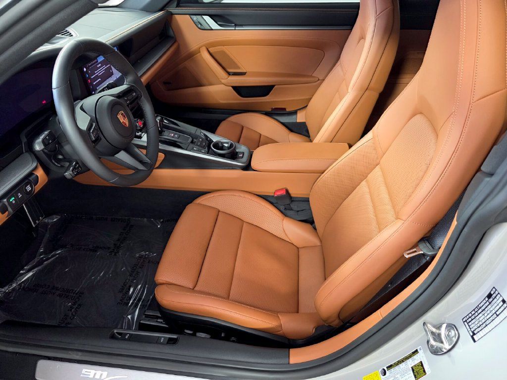Used 2025 Porsche 911 Carrera RWD image 9