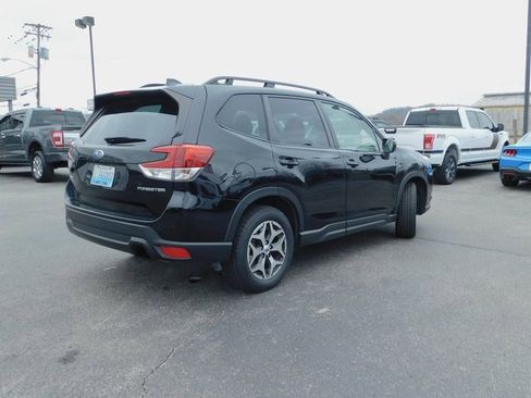 Used 2023 Subaru Forester Premium image 9