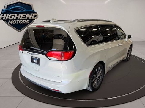 Used 2017 Chrysler Pacifica Limited FWD image 5