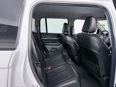 Used 2023 Jeep Grand Cherokee Limited w/ Black Appearance Package image 23