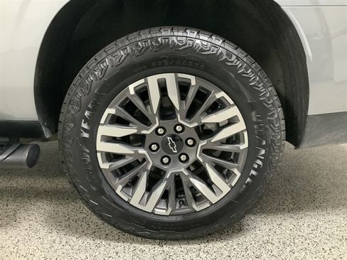 Used 2025 Chevrolet Suburban Z71 AWD/4WD image 13