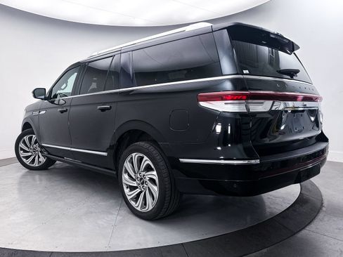Used 2022 Lincoln Navigator L Reserve AWD/4WD image 3