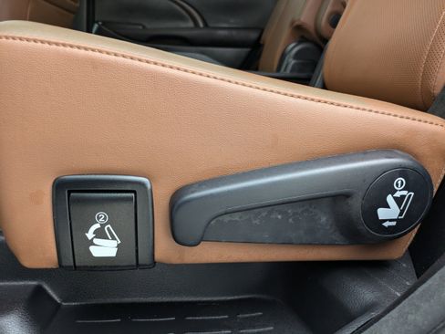 Used 2017 Toyota Highlander Limited image 20