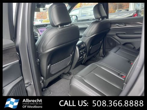 New 2025 Jeep Grand Cherokee Limited w/ Black Appearance Package image 11