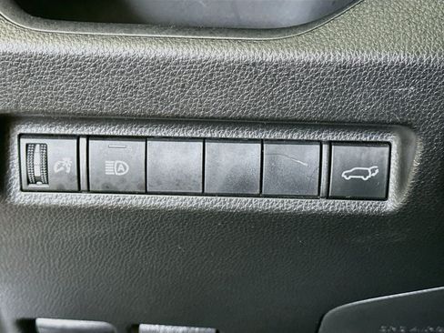 Used 2019 Toyota RAV4 XLE AWD/4WD image 17