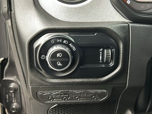 Used 2024 Jeep Gladiator Willys image 30