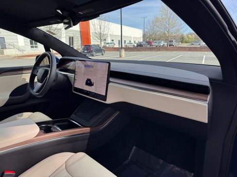 Used 2023 Tesla Model X image 60