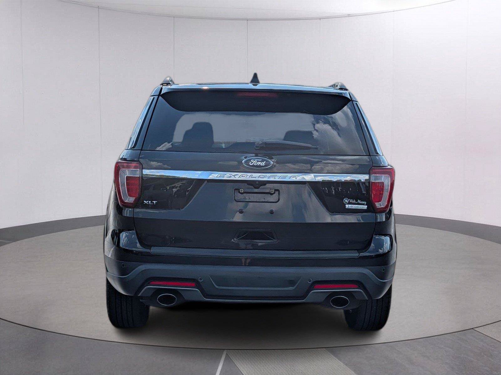 Used 2018 Ford Explorer XLT FWD image 4