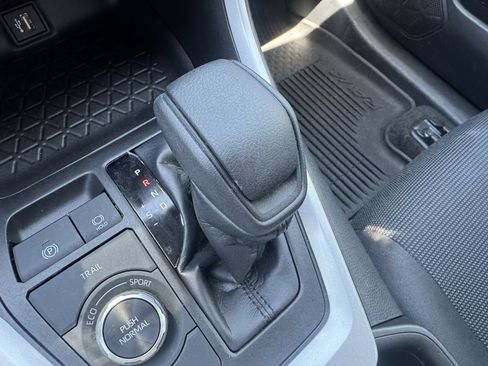 Used 2023 Toyota RAV4 LE AWD/4WD image 29