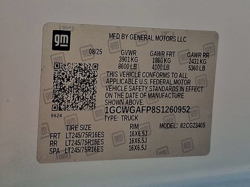 Used 2025 Chevrolet Express 2500 w/ Driver Convenience Package RWD image 28