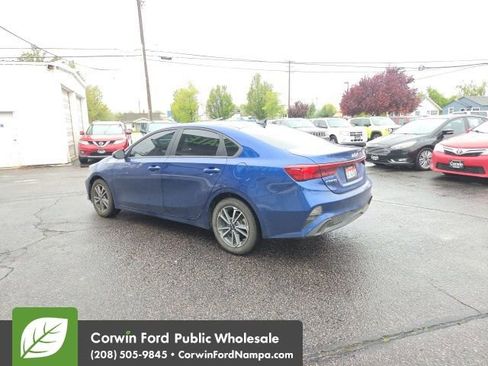 Used 2023 Kia Forte LXS w/ LXS Technology Package FWD image 9