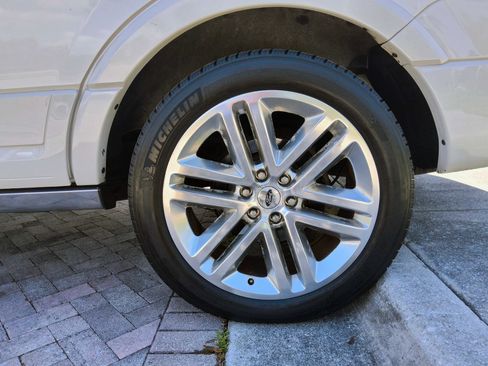 Used 2017 Ford Expedition Platinum RWD image 49