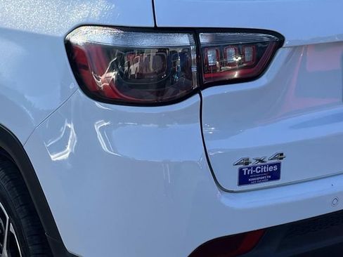 Used 2025 Jeep Compass Limited AWD/4WD image 5