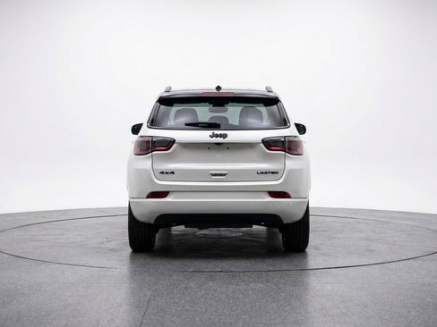 Used 2025 Jeep Compass Limited AWD/4WD image 7