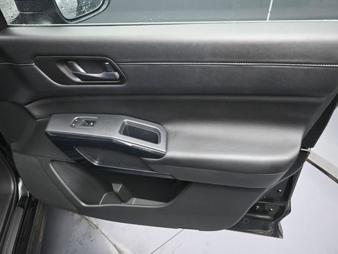 Used 2024 Nissan Pathfinder SV AWD/4WD image 32