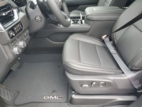 New 2026 GMC Yukon XL Denali w/ Denali Reserve Package image 34