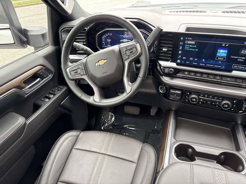 Used 2024 Chevrolet Silverado 2500 High Country w/ High Country Premium Package AWD/4WD image 27
