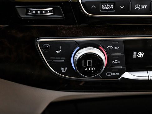 Used 2018 Audi Q7 3.0T Prestige image 32