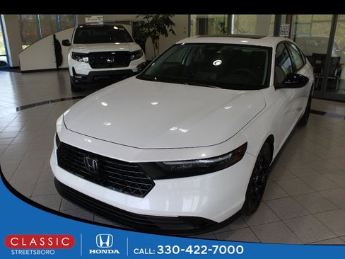 Certified 2025 Honda Accord SE image 1