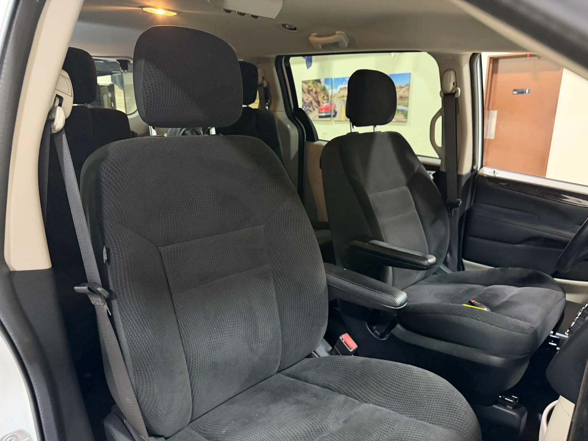 Used 2018 Dodge Grand Caravan SE FWD image 36