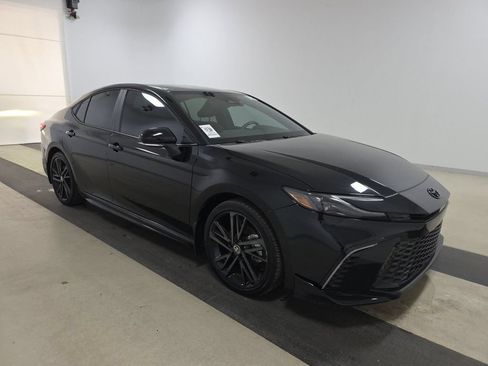 Used 2025 Toyota Camry XSE FWD image 6