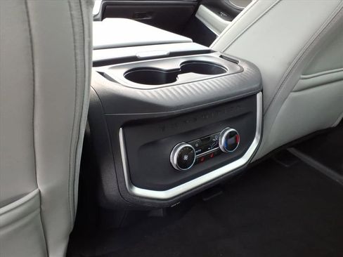 Certified 2025 Ford Expedition Platinum image 15