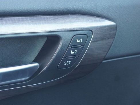 Used 2021 Toyota Highlander Limited FWD image 44