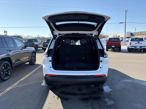 Certified 2024 Jeep Grand Cherokee L Laredo image 6