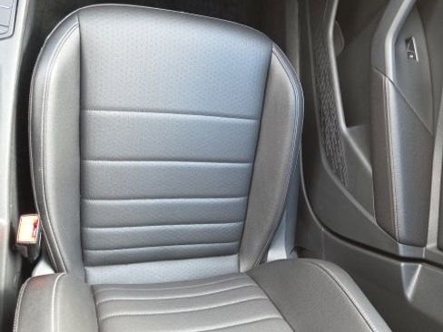 Used 2023 Volkswagen Jetta SE w/ Panoramic Sunroof Package image 19