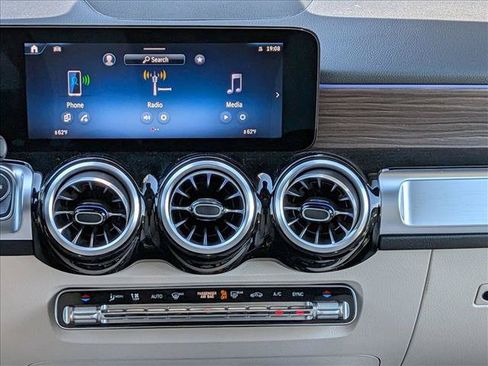 New 2026 Mercedes-Benz GLB 250 4MATIC image 12