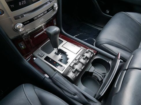 Used 2014 Lexus LX 570 4WD image 24