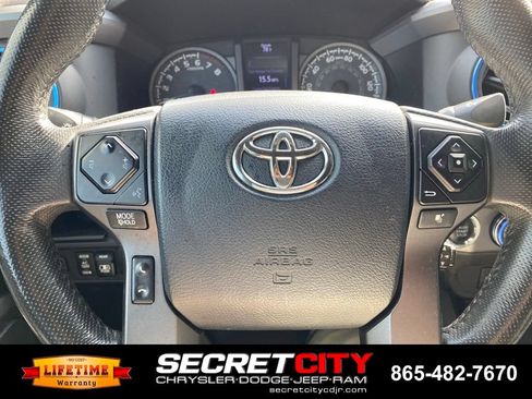 Used 2017 Toyota Tacoma TRD Sport w/ Tow Package (A/T) AWD/4WD image 18