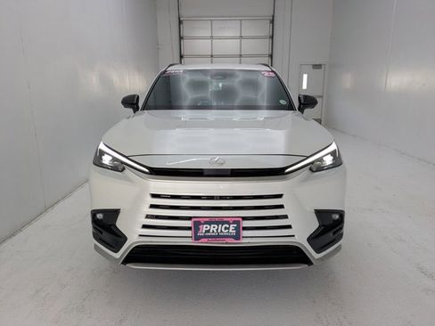 Used 2025 Lexus TX 500h AWD w/ Technology Package image 2