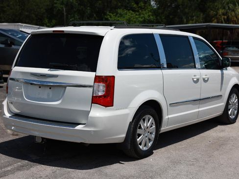 Used 2013 Chrysler Town & Country Touring FWD image 11
