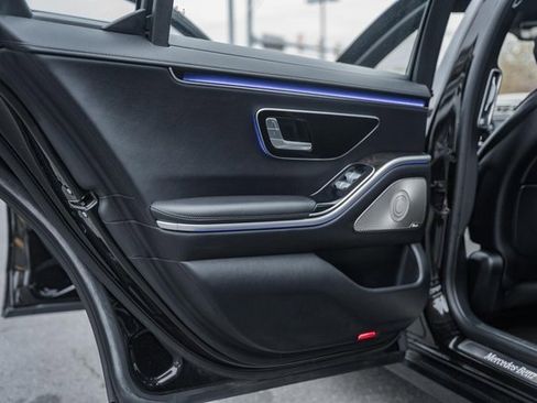 Used 2022 Mercedes-Benz S 580 4MATIC Sedan w/ 3D Technology Package image 32